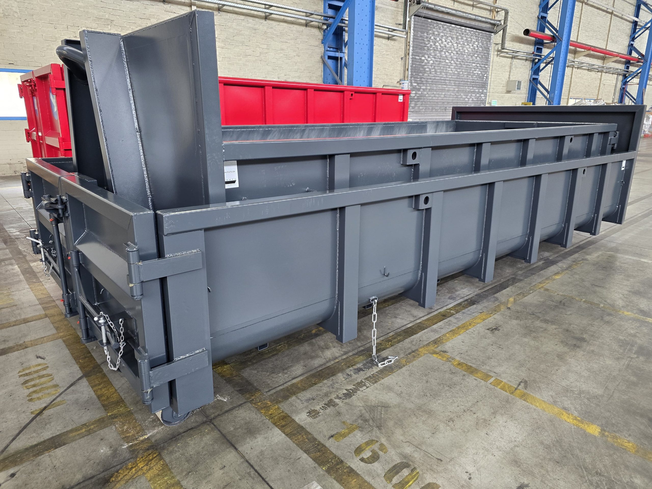 Conteneur ouvert Lhorto 12m3 Le Conteneur Ouvert Lhorto 12m3 pour le chargement de gravats, de bois, de ferraille, de déchets verts, adapté aux chantiers, recyclage, gestion des déchets Belgique France Luxembourg